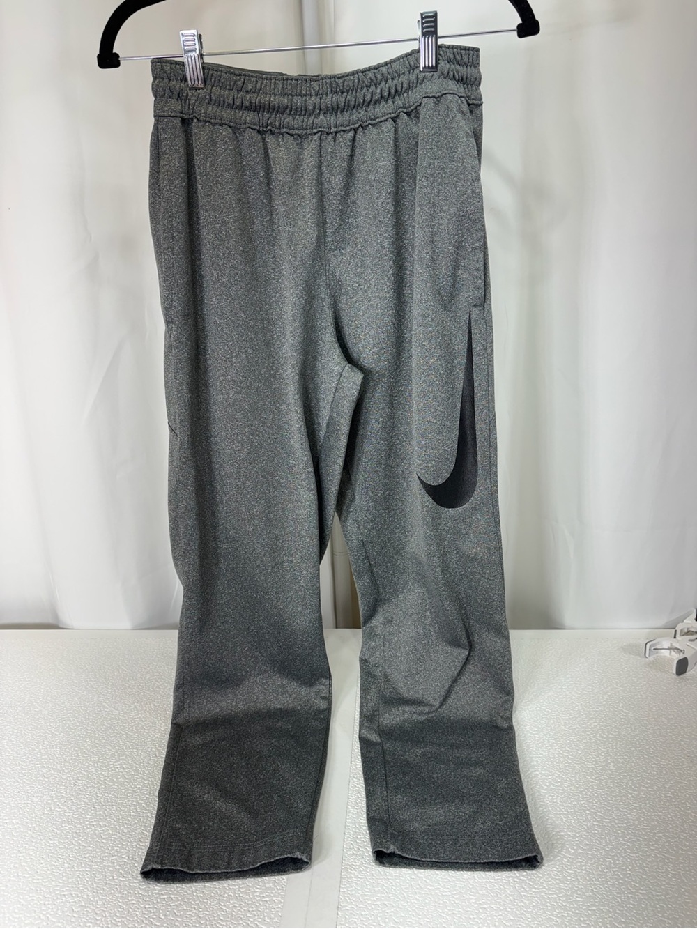 Nike Men’s Gray Heather Jogger Pants with Black Swoosh 3626 - Picture 1 of 10